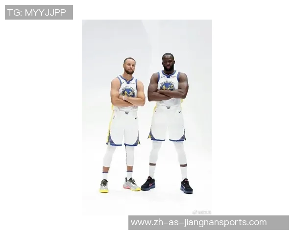 库里与足球巨星同框合影 展现篮球与足球跨界交流精彩瞬间