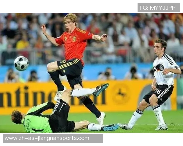 全球足坛十大球星精彩瞬间集锦 热血对决与巅峰技艺全纪录